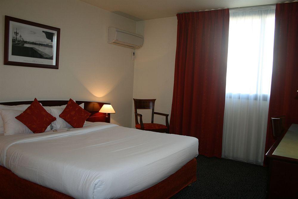 Kyriad Prestige Bordeaux Aeroport Merignac  Bagian luar foto
