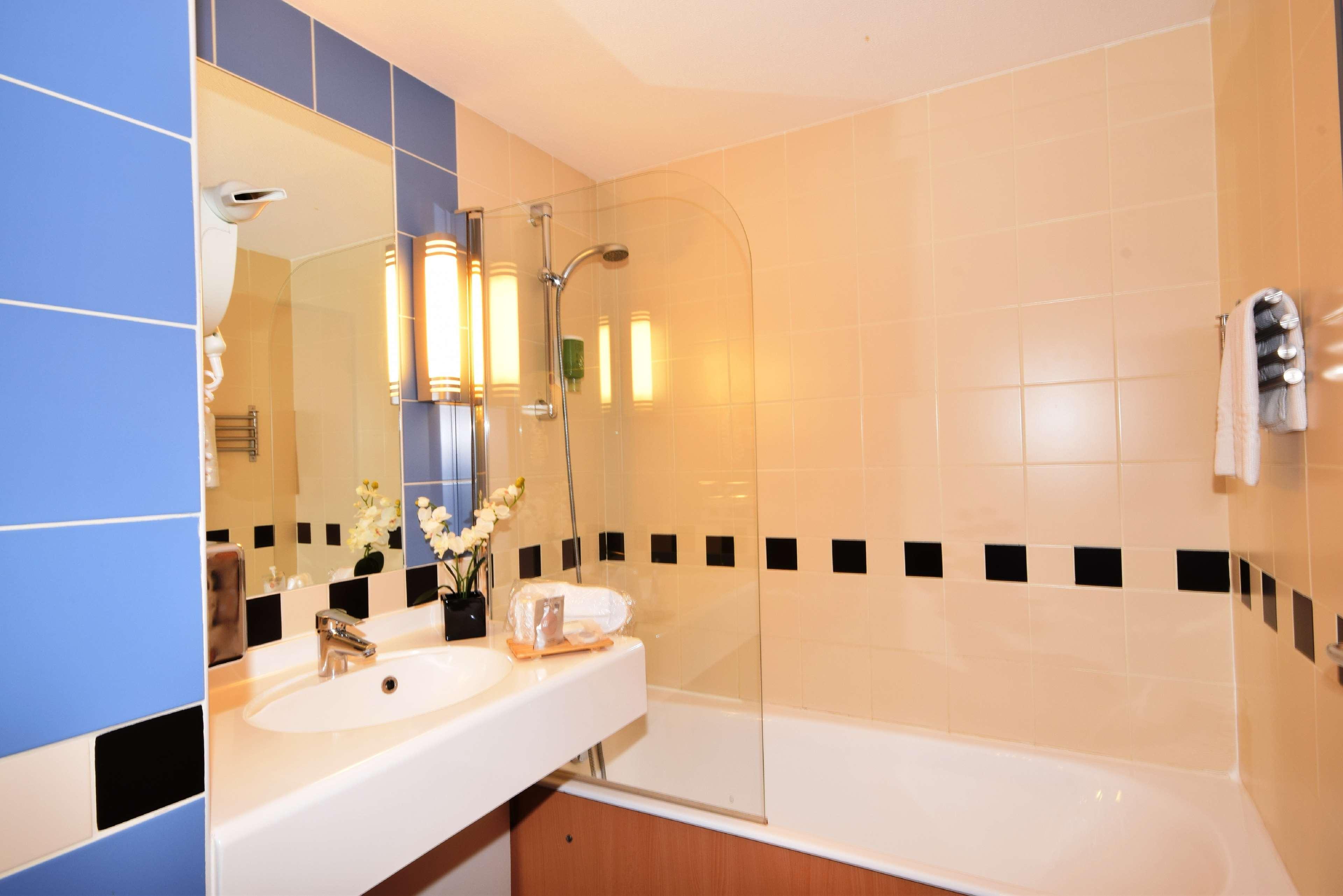 Kyriad Prestige Bordeaux Aeroport Merignac  Bagian luar foto
