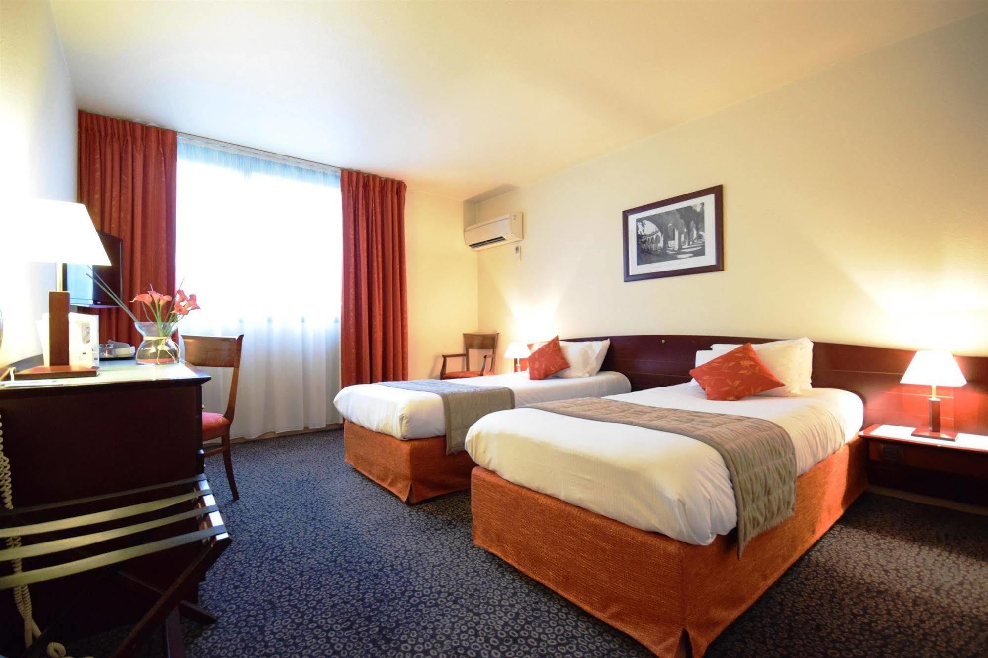 Kyriad Prestige Bordeaux Aeroport Merignac  Bagian luar foto