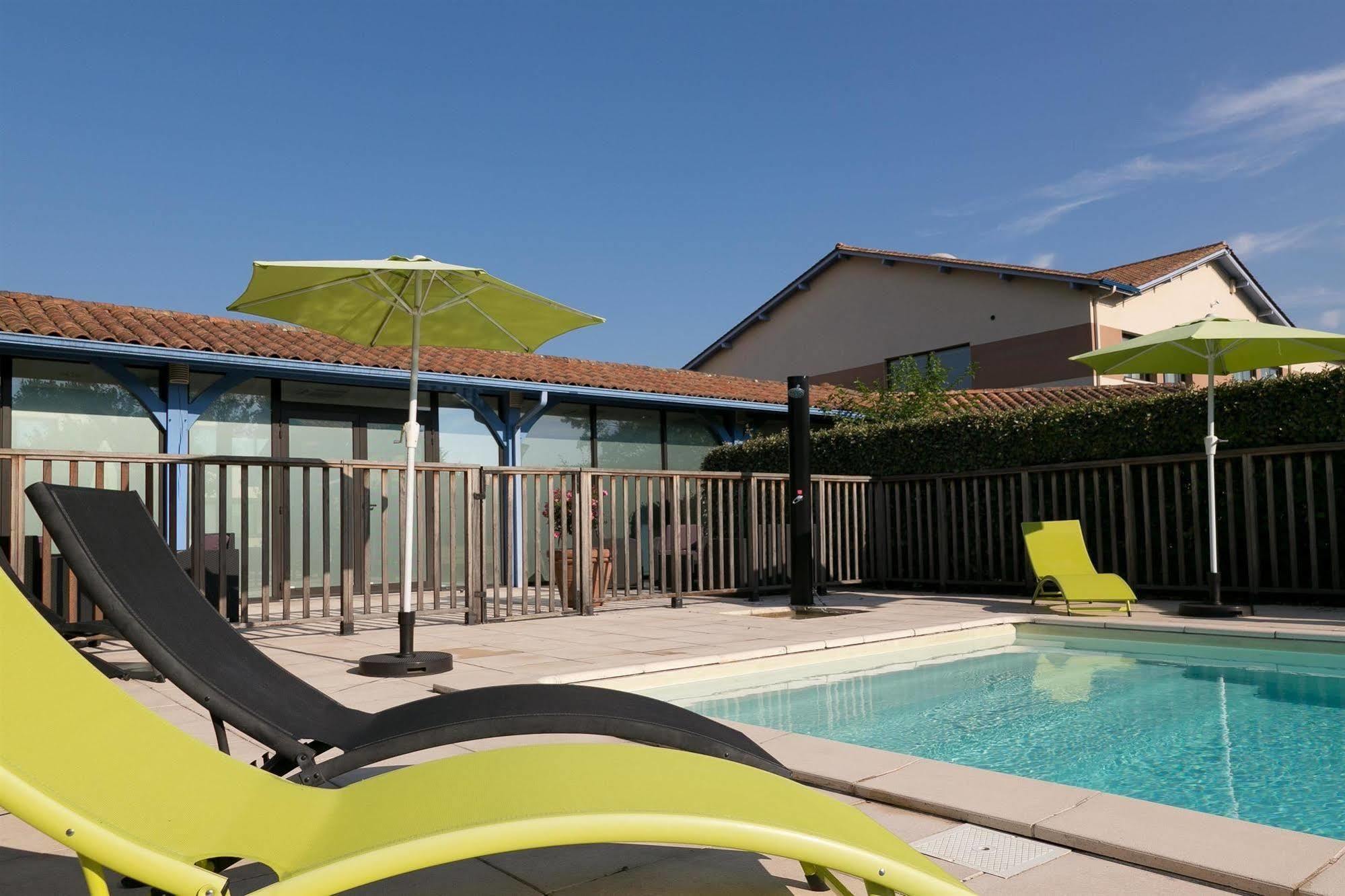 Kyriad Prestige Bordeaux Aeroport Merignac  Bagian luar foto